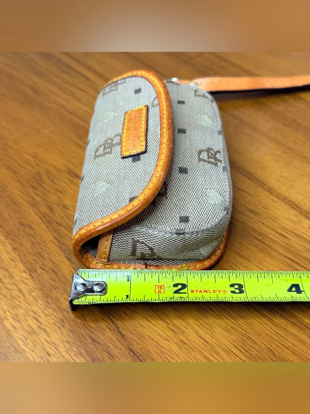 Dooney & Bourke Small Wristlet Gray Tan DB Heart Canvas Leather Trim Y2K Vtg